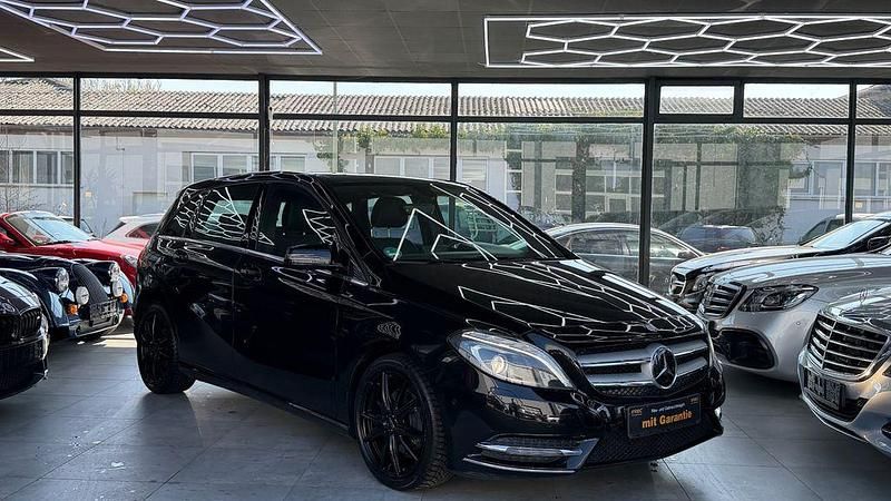 Gebraucht Mercedes B180 122 PS (89 kW) 2013 Schwarz Van / Kleinbus