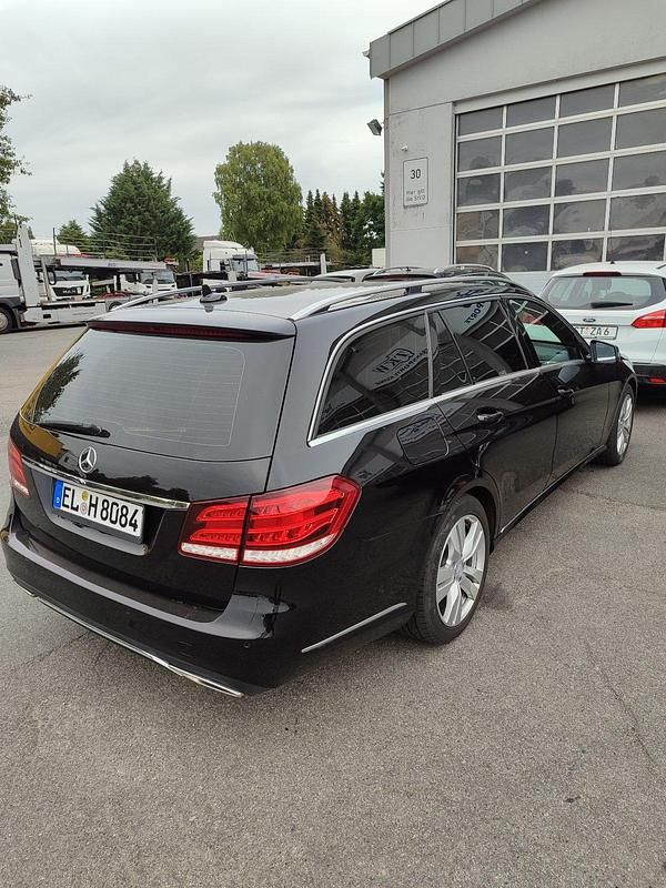 Gebraucht Mercedes E250 204 PS (150 kW) 2014 Schwarz Kombi