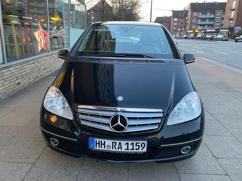 Gebraucht Mercedes A180 109 PS (80 kW) 2010 Schwarz Limousine