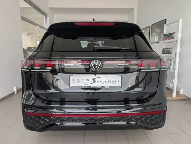 Gebraucht VW Tiguan R-line 150 PS (110 kW) 2024 Schwarz SUV