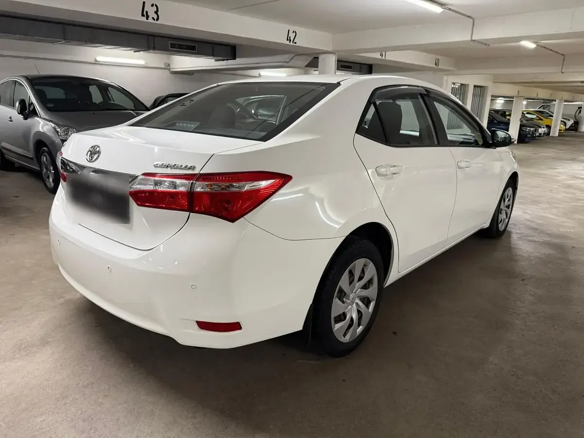 Gebraucht Toyota Corolla 99 PS (72 kW) 2014 Weiß Limousine