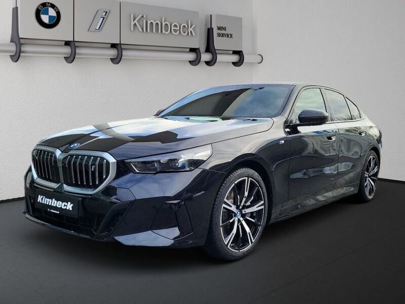 Saphirschwarz metallic Gebraucht 2024 BMW i5 M Sport Limousine | 64.880 € (Etwas zu teuer) - Bild 1/4