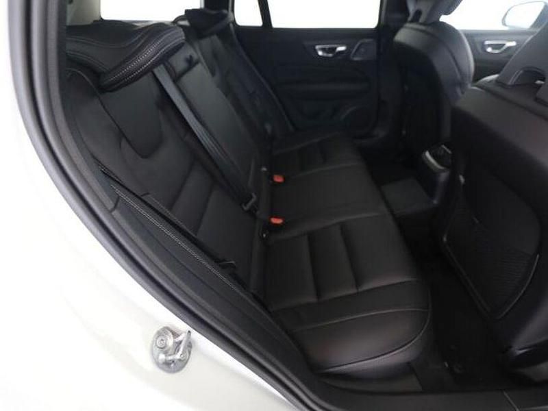 Gebraucht Volvo V60 Ultra 310 PS (228 kW) 2025 Crystal white (metallic) Kombi