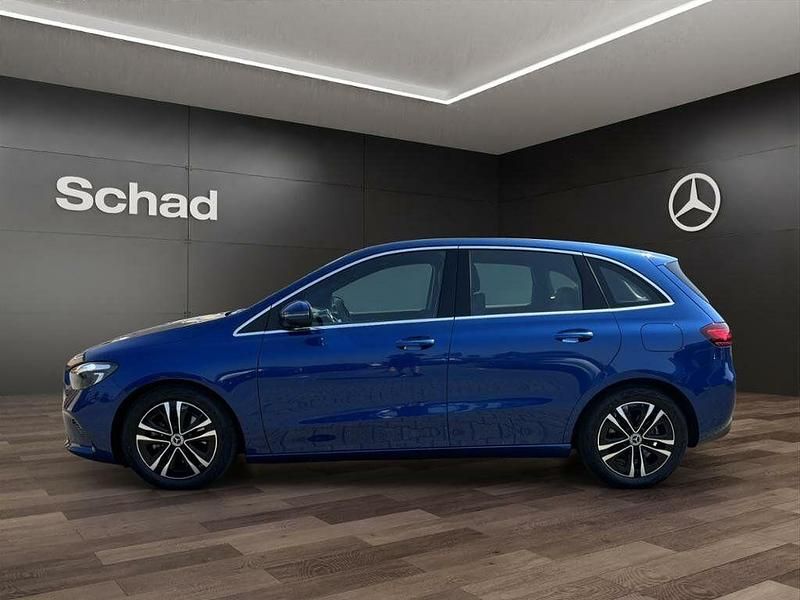 Gebraucht Mercedes B200 163 PS (119 kW) 2024 Blau Kleinwagen