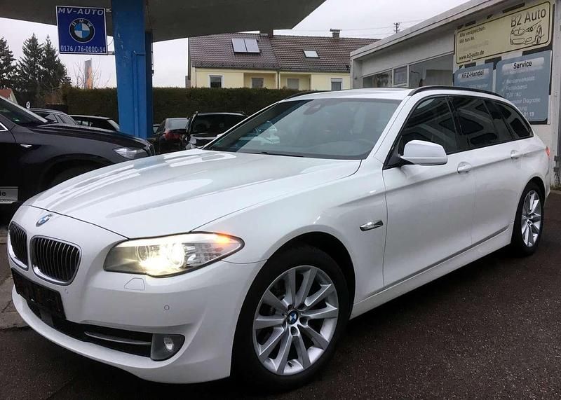 Gebraucht BMW 525 Sport Line 218 PS (160 kW) 2012 Alpinweiss 3 Kombi