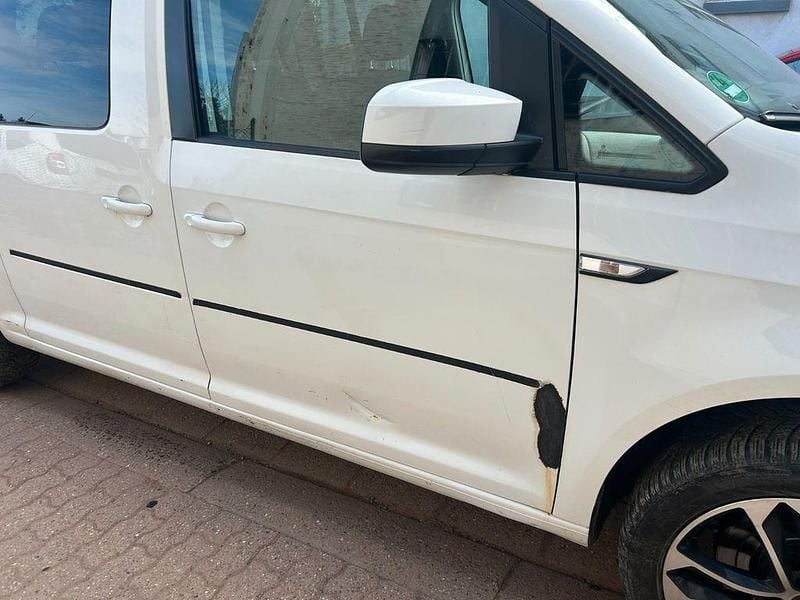 Gebraucht VW Caddy Maxi 102 PS (75 kW) 2019 Weiß Van / Kleinbus