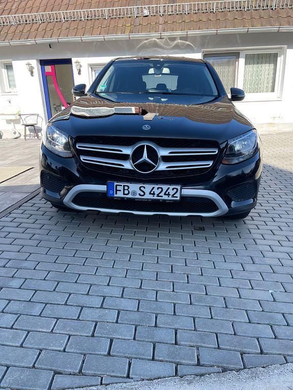 Schwarz Gebraucht 2017 Mercedes GLC220 SUV | 22.900 € (Guter Preis) - Bild 1/4