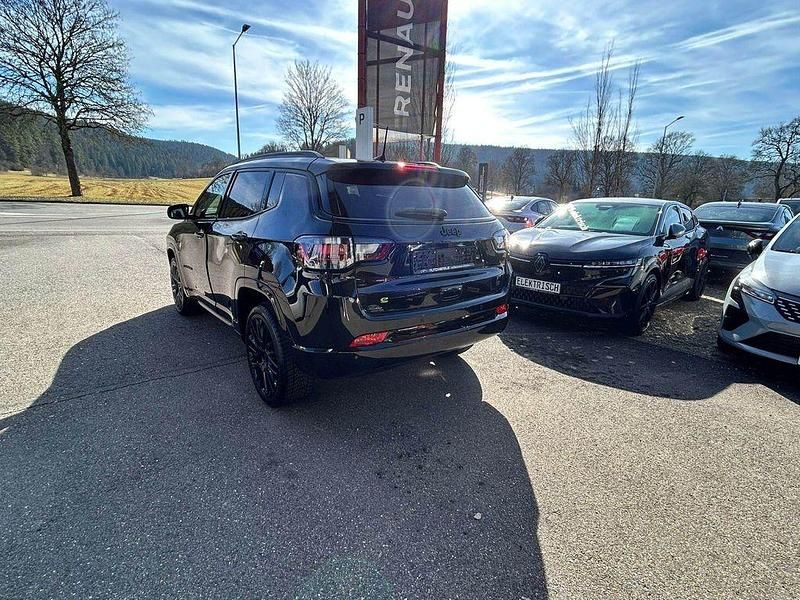 Gebraucht Jeep Compass 131 PS (96 kW) 2023 Schwarz SUV
