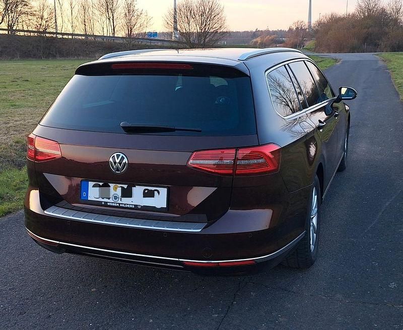 Gebraucht VW Passat Highline 150 PS (110 kW) 2018 Rot Limousine