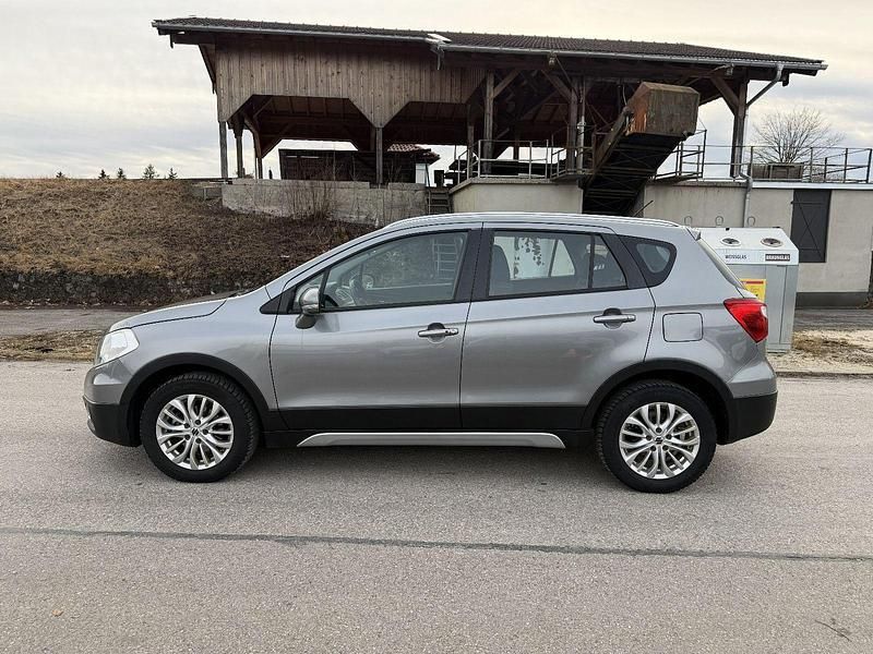 Gebraucht Suzuki SX4 S-Cross Comfort 120 PS (88 kW) 2014 Grau Kleinwagen