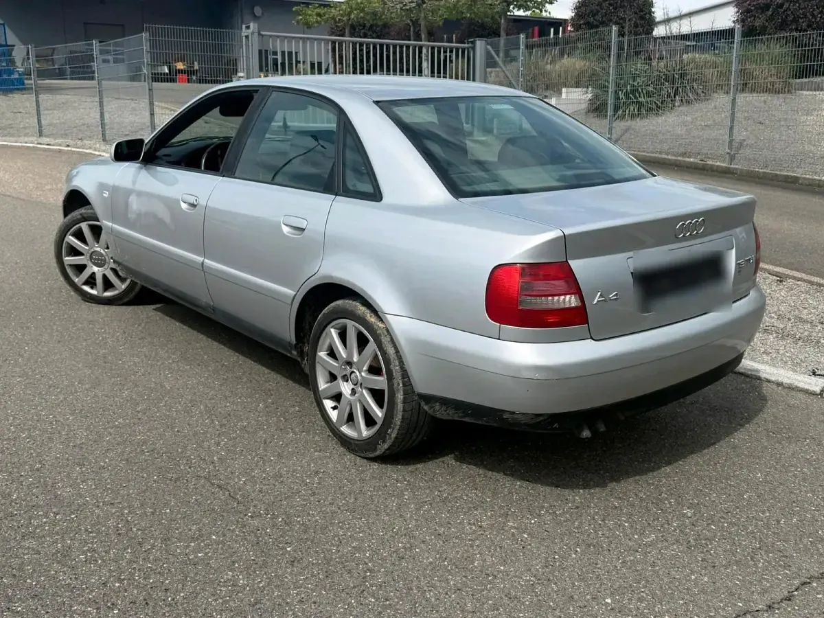 Occasion Audi A4 S-Line 116 ch (85 kW) 2000 Argent Berline