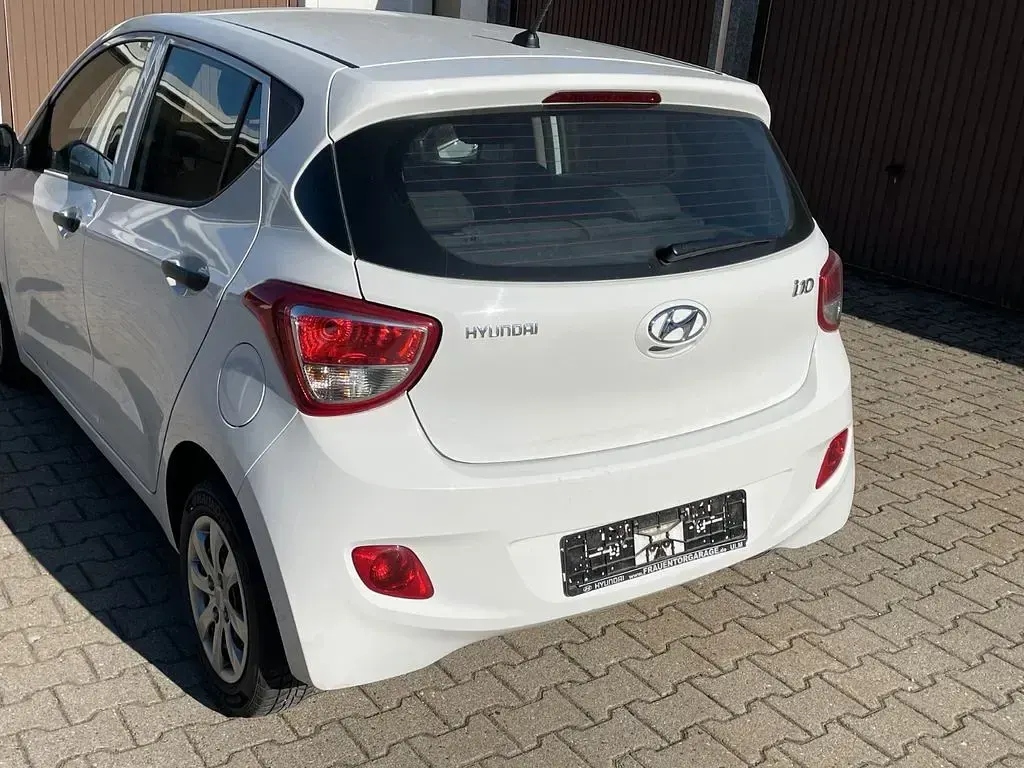 Gebraucht Hyundai i10 Classic 67 PS (49 kW) 2015 Weiß Kleinwagen
