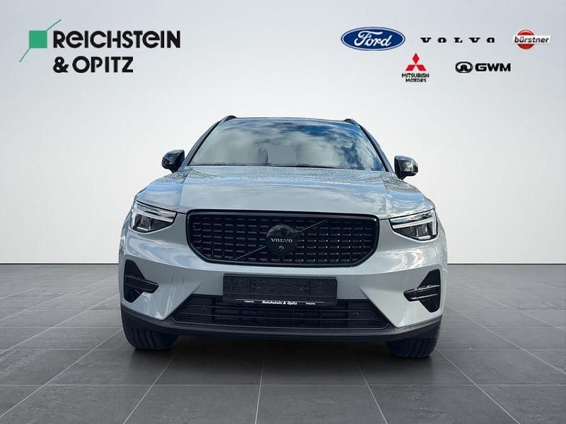 Neu Volvo XC40 Plus 163 PS (119 kW) 2025 Vapour grey SUV