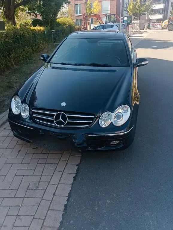 Gebraucht Mercedes CLK320 Avantgarde 224 PS (164 kW) 2008 Schwarz Coupé