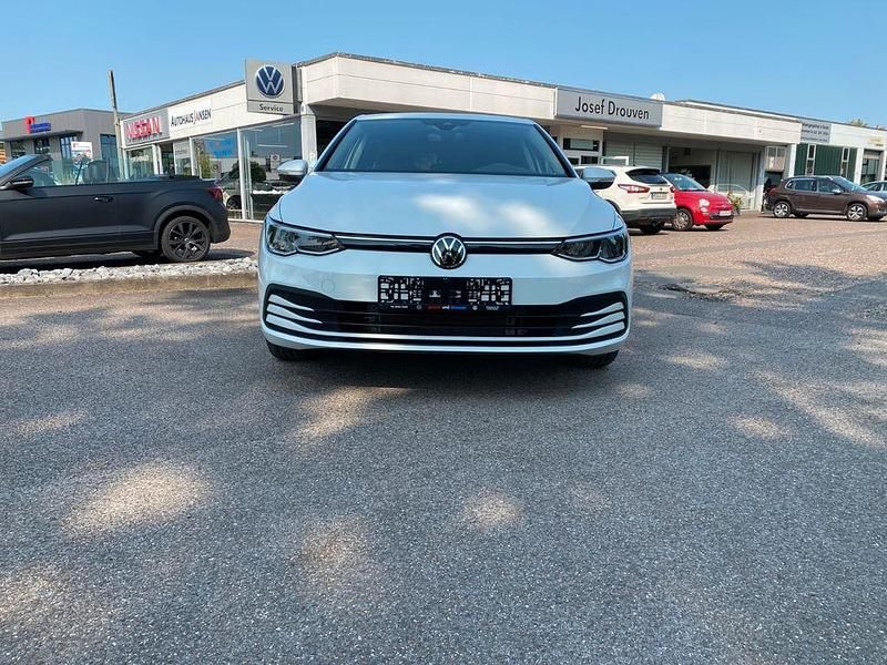 Gebraucht VW Golf VIII 110 PS (80 kW) 2024 Weiß Limousine