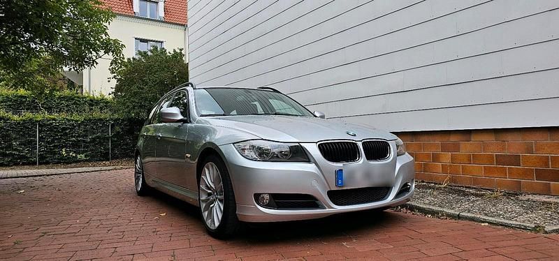 Silber Gebraucht 2009 BMW 318 Kombi | 3.500 € (Fairer Preis) - Bild 1/4