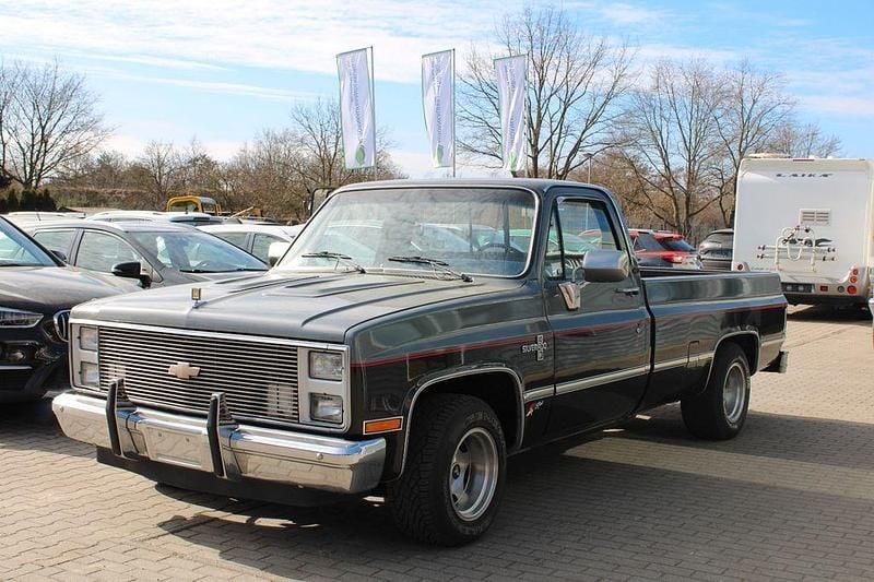Gebraucht Chevrolet Silverado 160 PS (117 kW) 1986 Silber Abholung