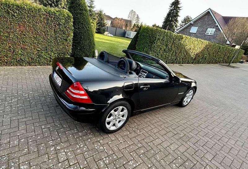 Second-hand Mercedes SLK200 163 CP (119 kW) 2004 Negru Cabrio