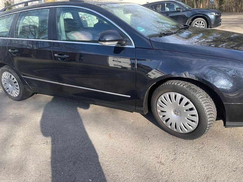 Gebraucht VW Passat Comfortline 122 PS (89 kW) 2010 Schwarz Limousine