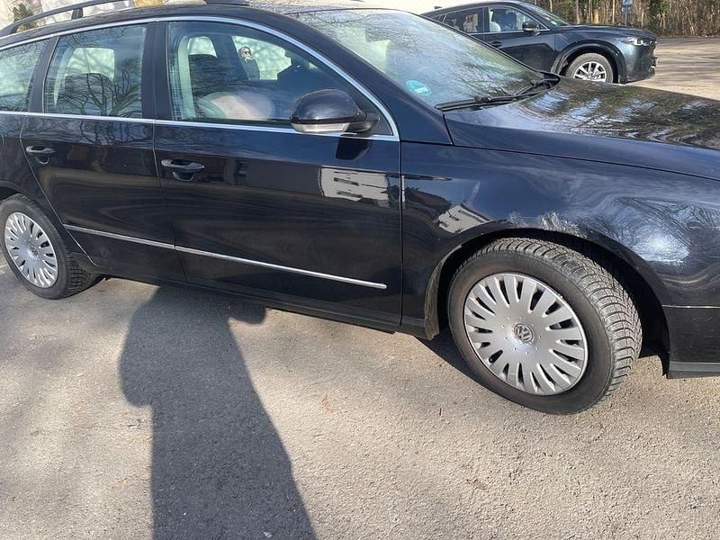 Schwarz Gebraucht 2010 VW Passat Comfortline Limousine | 2.200 € (Superpreis) - Bild 1/1