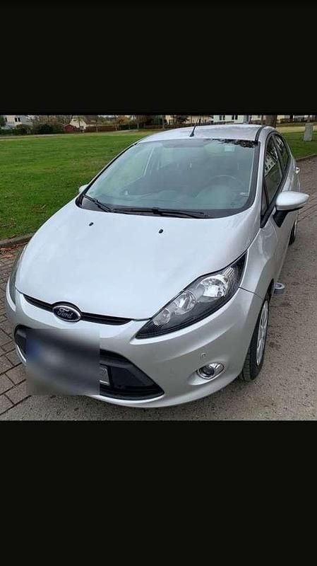 Gebraucht Ford Fiesta Trend 95 PS (69 kW) 2012 Silber Limousine