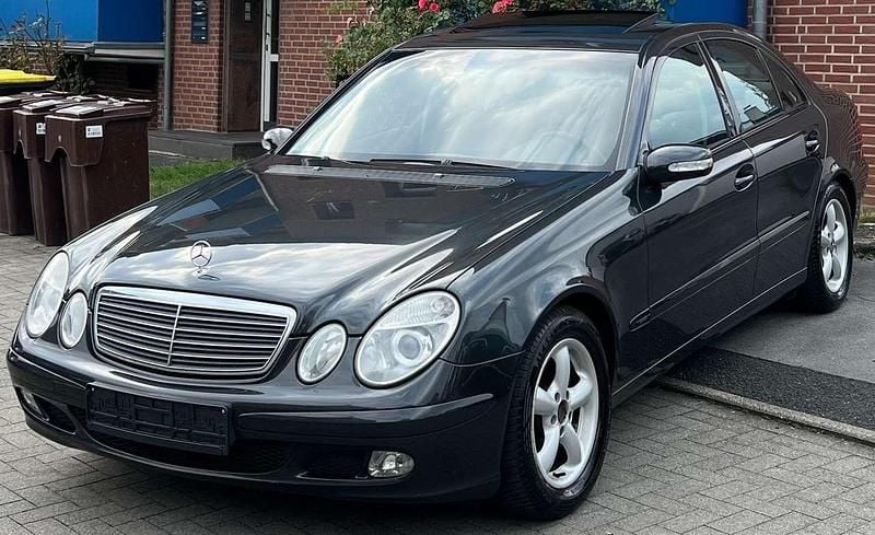 Tektitgrau Gebraucht 2004 Mercedes E200 Limousine | 2.650 € (Guter Preis) - Bild 1/4