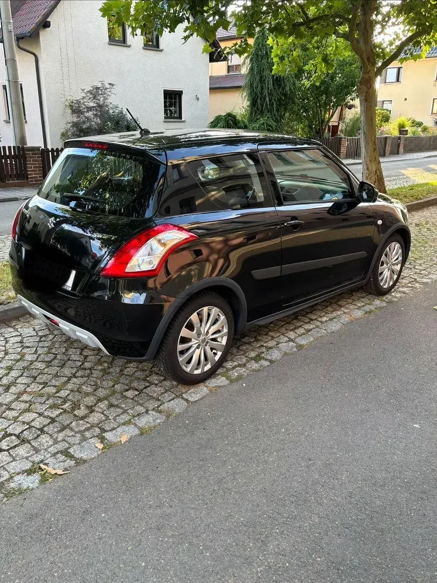 Gebraucht Suzuki Swift 94 PS (69 kW) 2012 Schwarz Kleinwagen