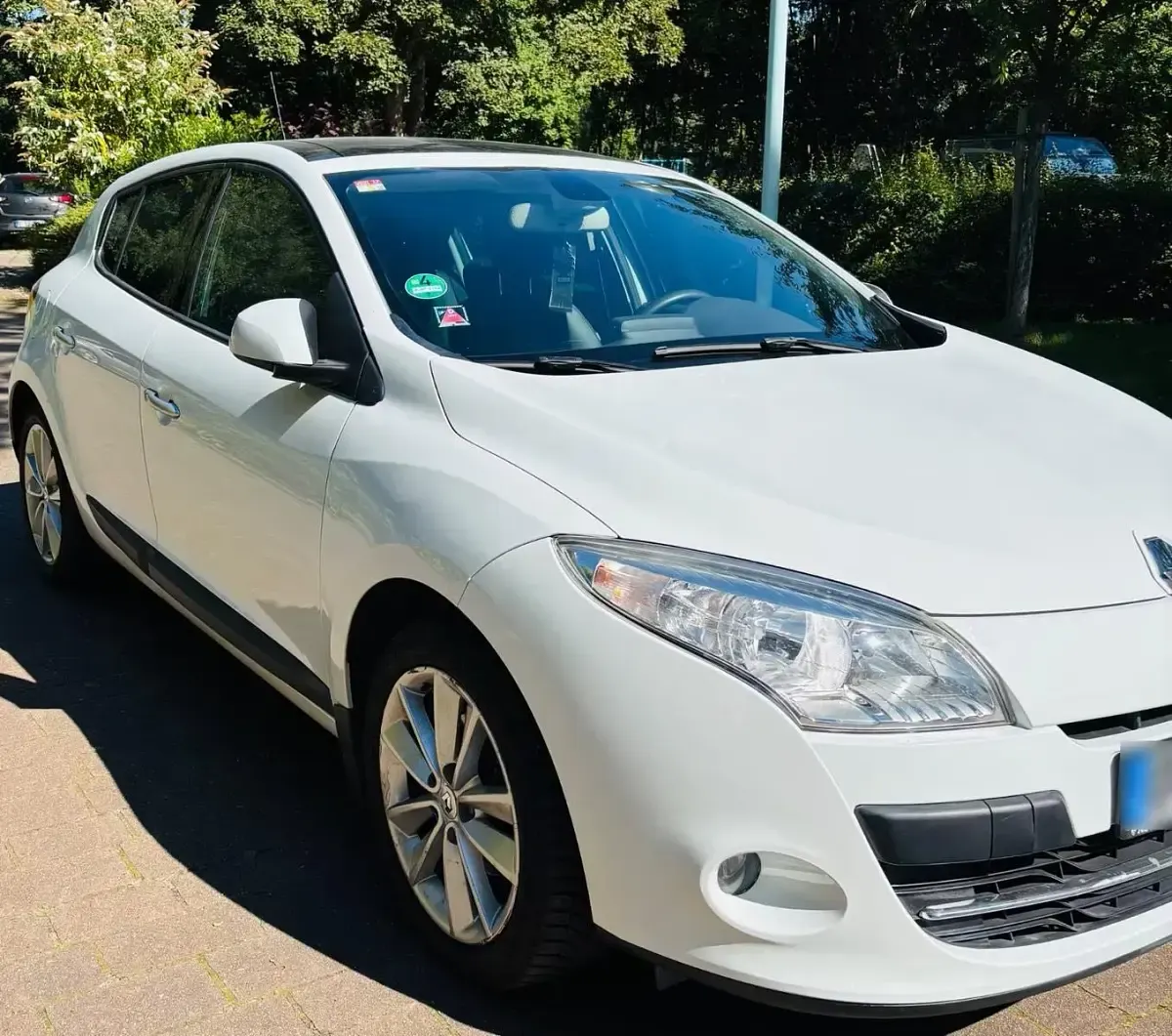 Gebraucht Renault Mégane 131 PS (96 kW) 2010 Weiß Limousine