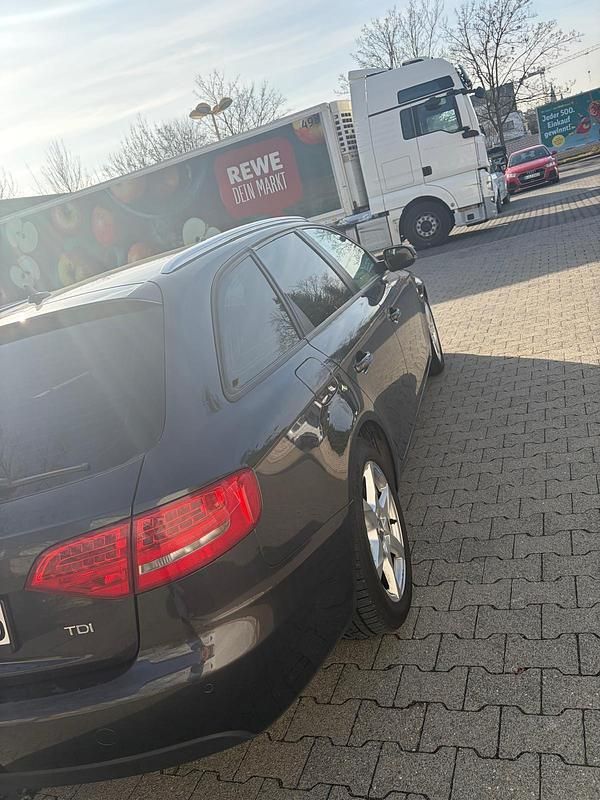 Gebraucht Audi A4 143 PS (105 kW) 2012 Schwarz Kombi