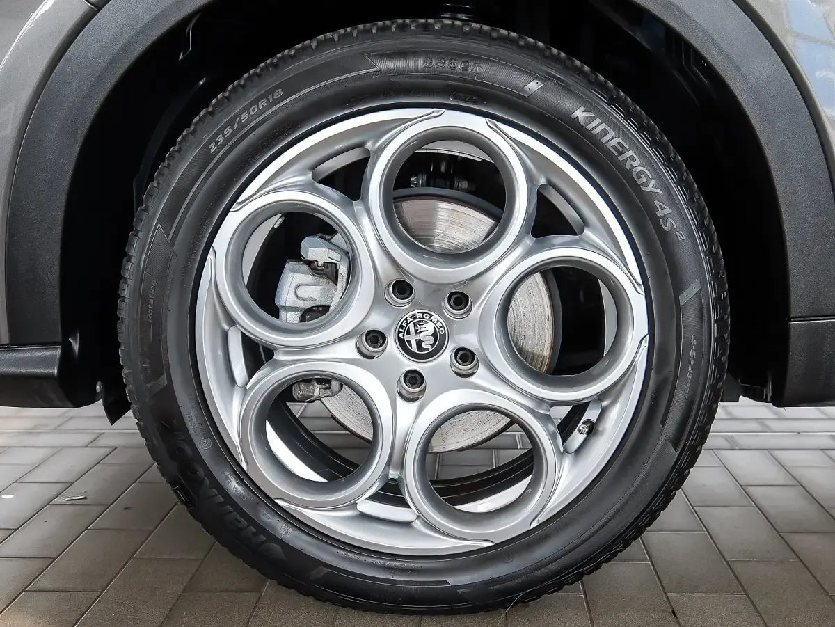 Gebraucht Alfa Romeo Tonale Premium 131 PS (96 kW) 2023 Grau SUV
