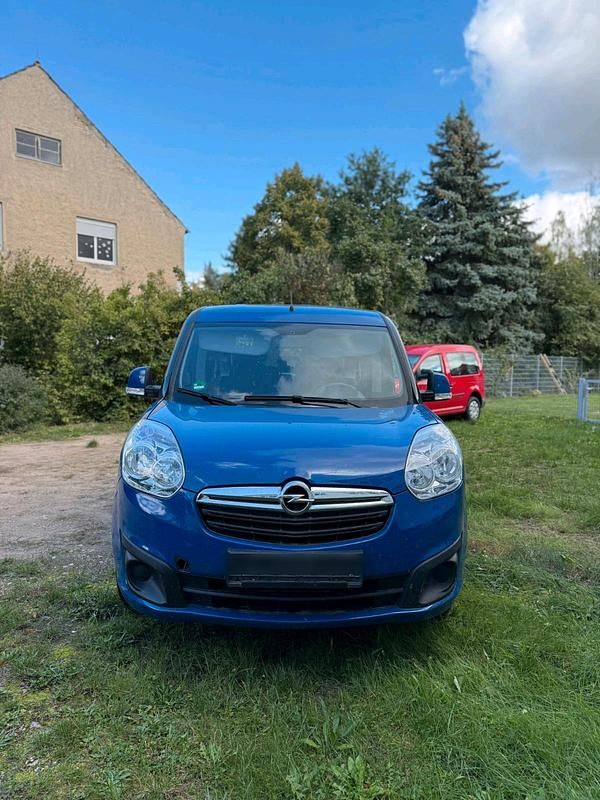 Blau Gebraucht 2015 Opel Combo Van / Kleinbus | 3.999 € (Guter Preis) - Bild 1/4