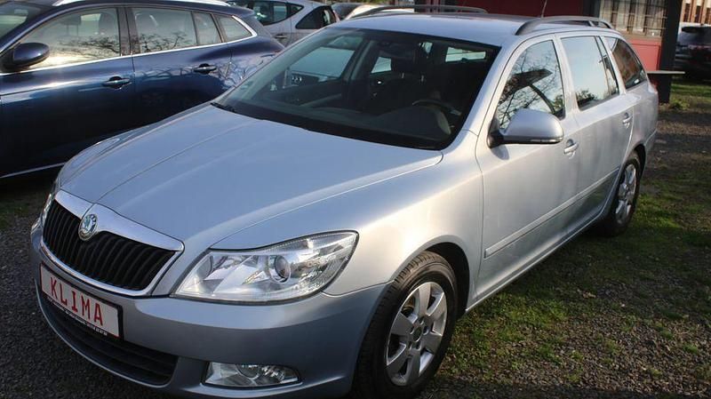 Gebraucht Skoda Octavia Impuls Edition 105 PS (77 kW) 2011 Blau Kombi