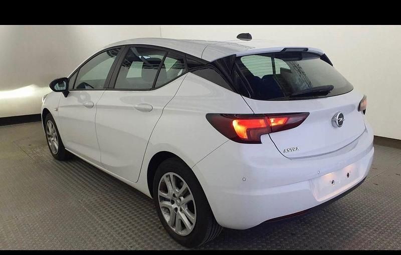 Gebraucht Opel Astra 105 PS (77 kW) 2022 Weiß Limousine