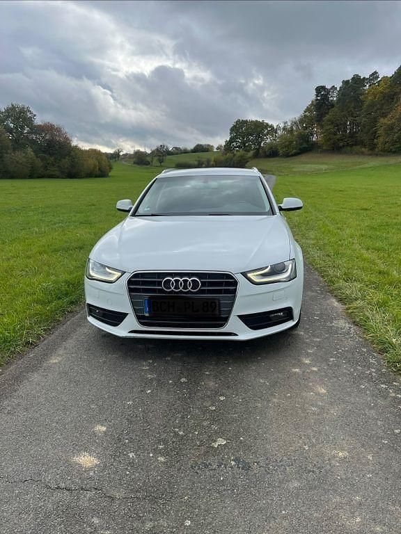 Weiß Gebraucht 2013 Audi A4 Ambition Kombi | 9.000 € (Guter Preis) - Bild 1/4