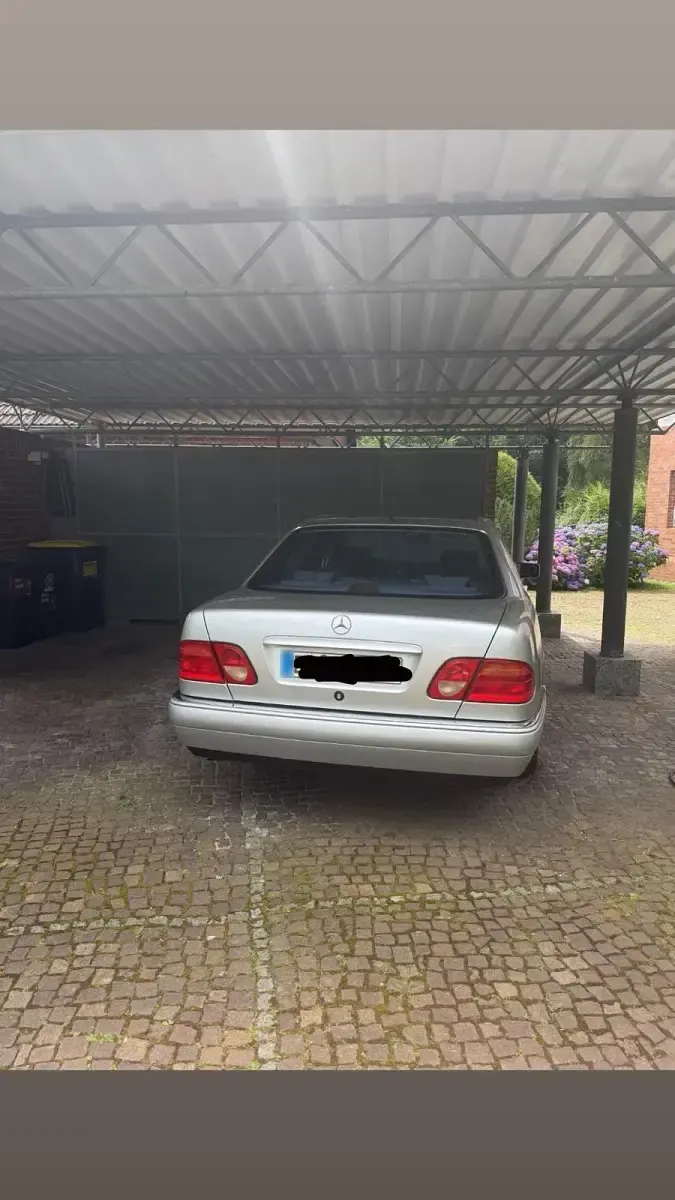 Gebraucht Mercedes E200 Avantgarde 136 PS (100 kW) 1998 Silber Limousine