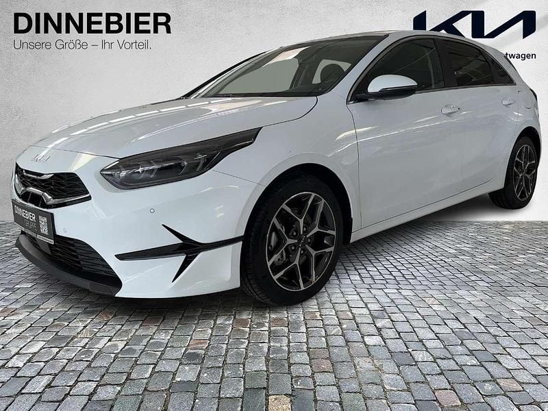 Neu Kia Ceed 140 PS (102 kW) 2025 Carraraweiss Kleinwagen