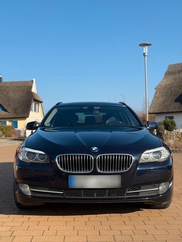 Gebraucht BMW 520 184 PS (135 kW) 2011 Blau Kombi