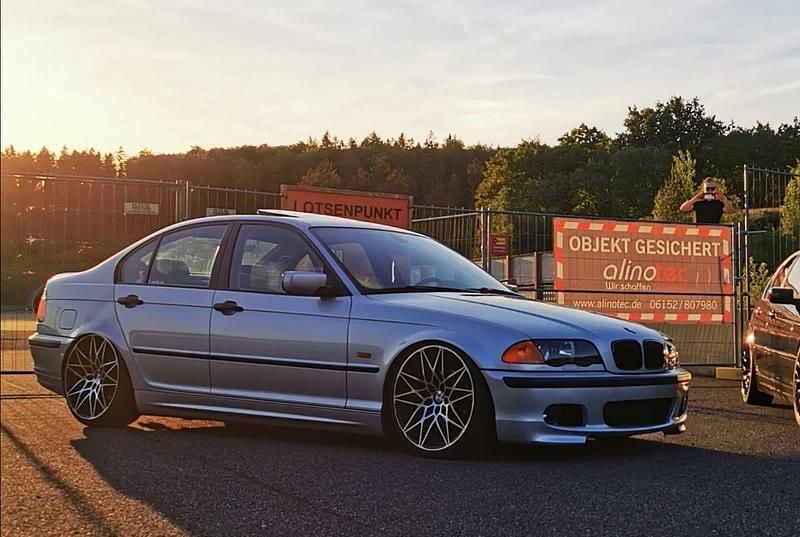 Gebraucht BMW 320 136 PS (100 kW) 2000 Silber Limousine