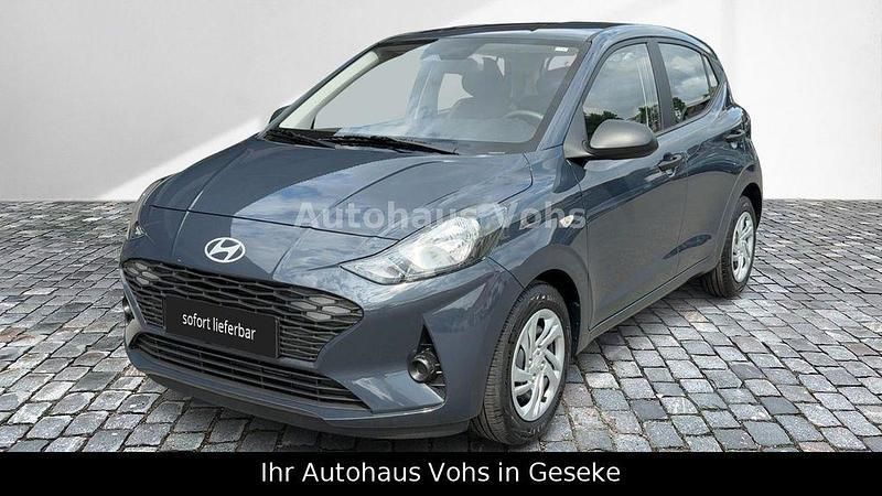 Grau Neu 2025 Hyundai i10 Comfort Kleinwagen | 17.970 € (Fairer Preis) - Bild 1/3