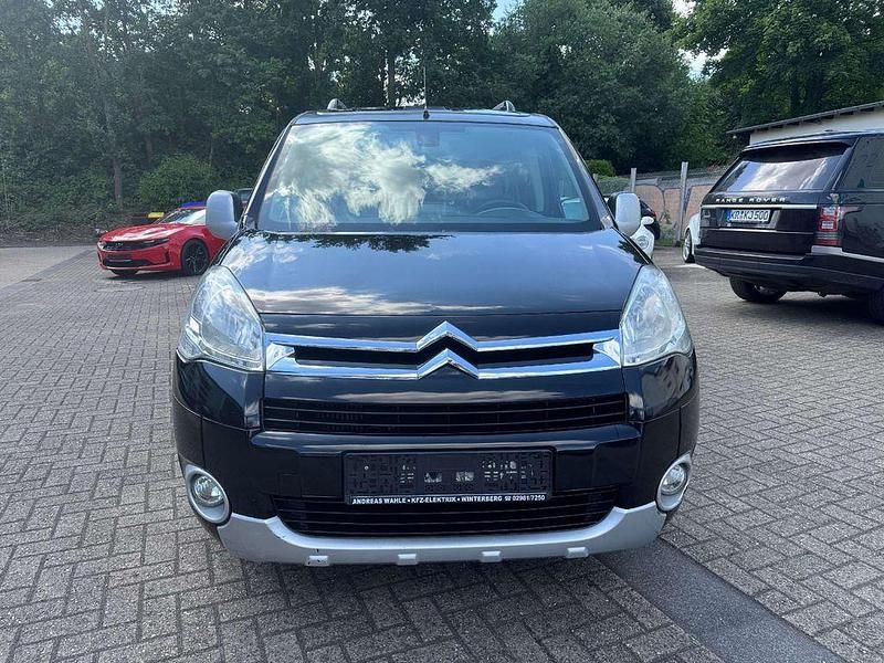 Gebraucht Citroën Berlingo SELECTION 92 PS (67 kW) 2011 Lack onyx schwarz/deckende Van / Kleinbus