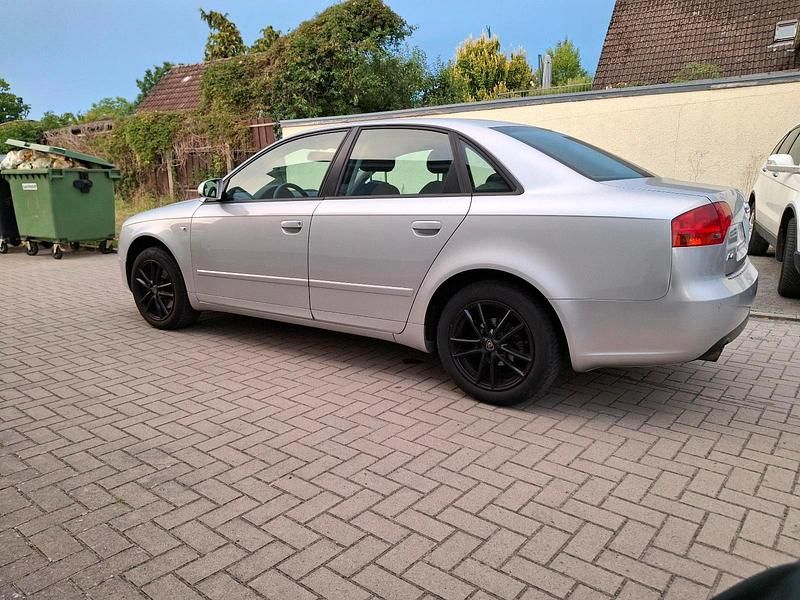 Grau Gebraucht 2006 Audi A4 Limousine | 1.790 € (Superpreis) - Bild 1/4