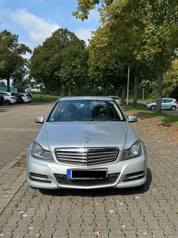 Silber Gebraucht 2011 Mercedes C220 Limousine | 10.495 € (Etwas zu teuer) - Bild 1/4