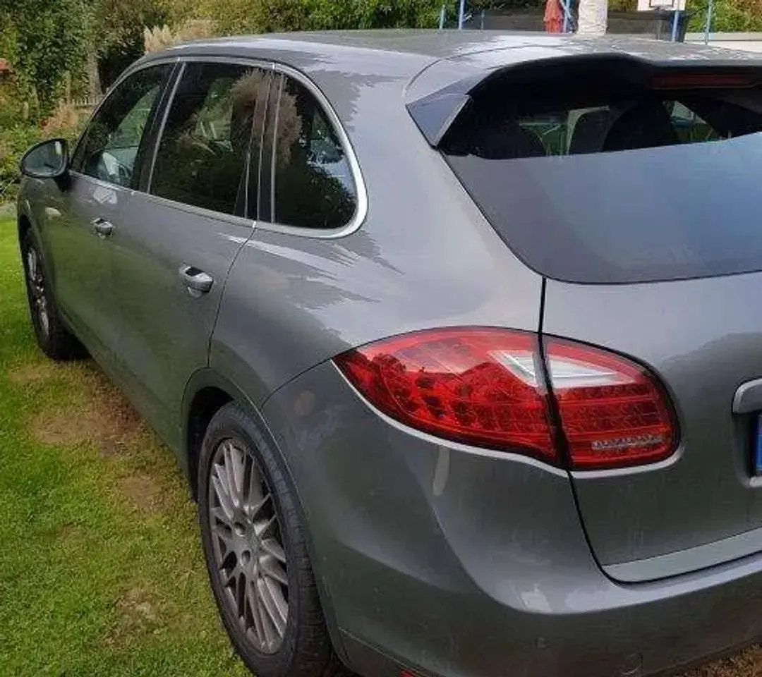 Gebraucht Porsche Cayenne Diesel 245 PS (180 kW) 2012 Grau SUV