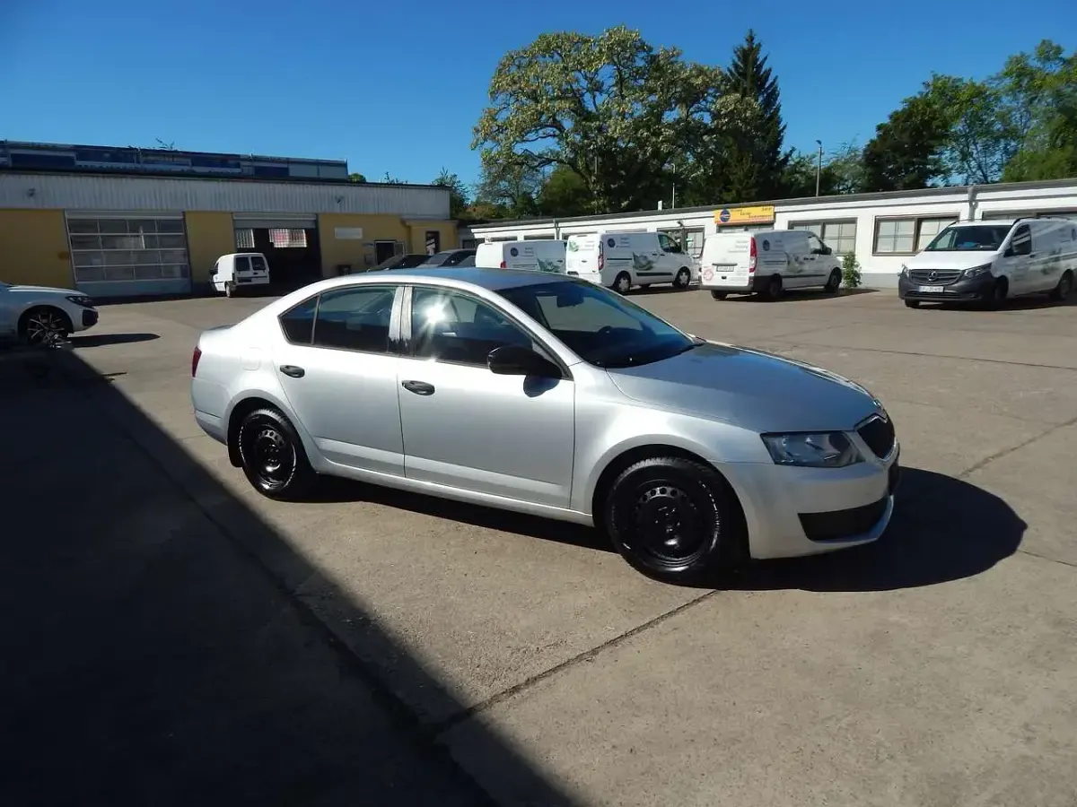 Gebraucht Skoda Octavia Active 105 PS (77 kW) 2013 Brilliantsilber metallic Kleinwagen