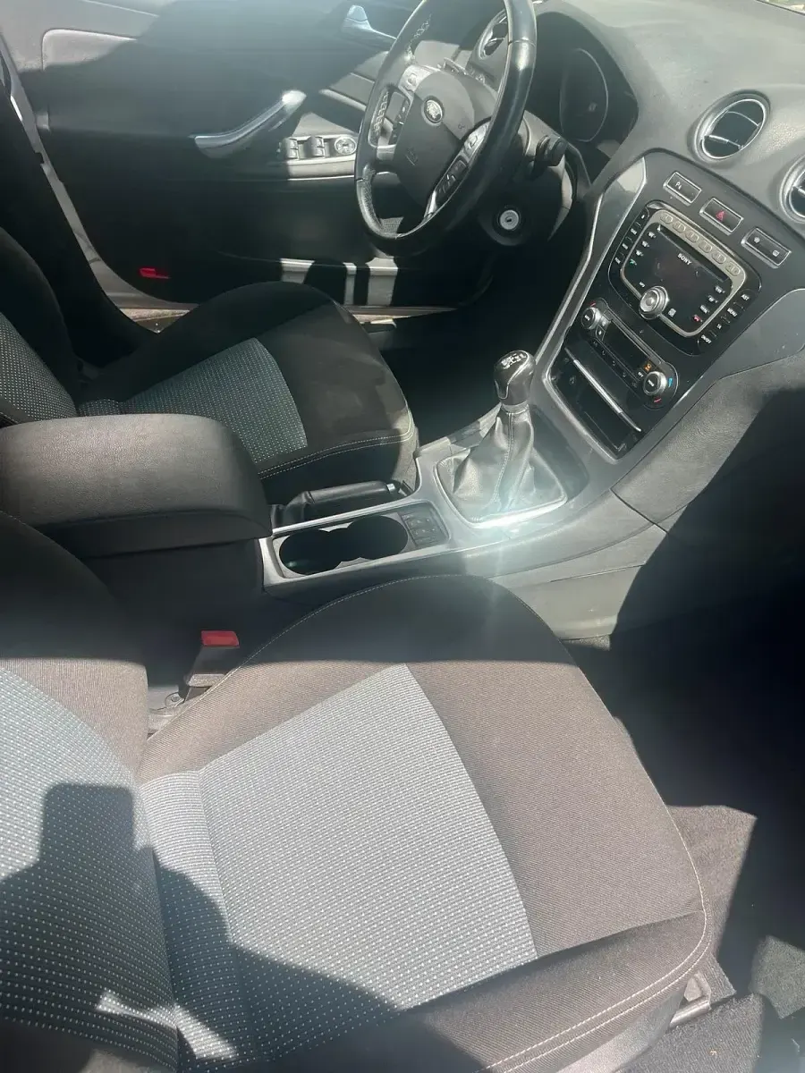 Gebraucht Ford Mondeo 145 PS (106 kW) 2010 Silber Kombi