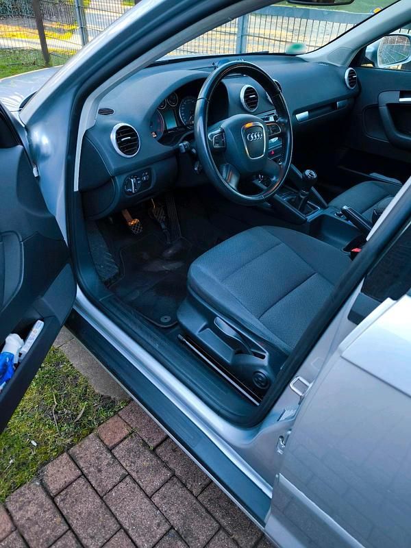 Gebraucht Audi A3 105 PS (77 kW) 2011 Silber Kleinwagen