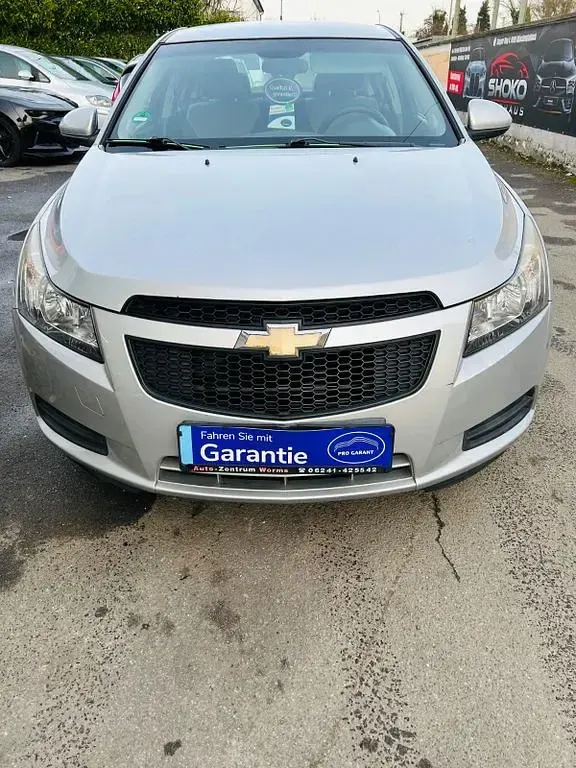 Gebraucht Chevrolet Cruze 113 PS (83 kW) 2010 Silber Limousine