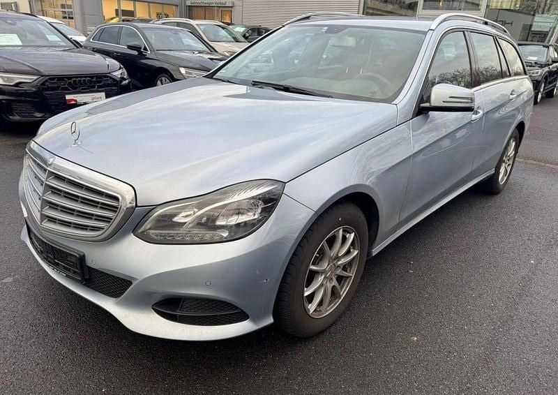 Silber Gebraucht 2015 Mercedes E200 Kombi | 11.750 € (Fairer Preis) - Bild 1/4