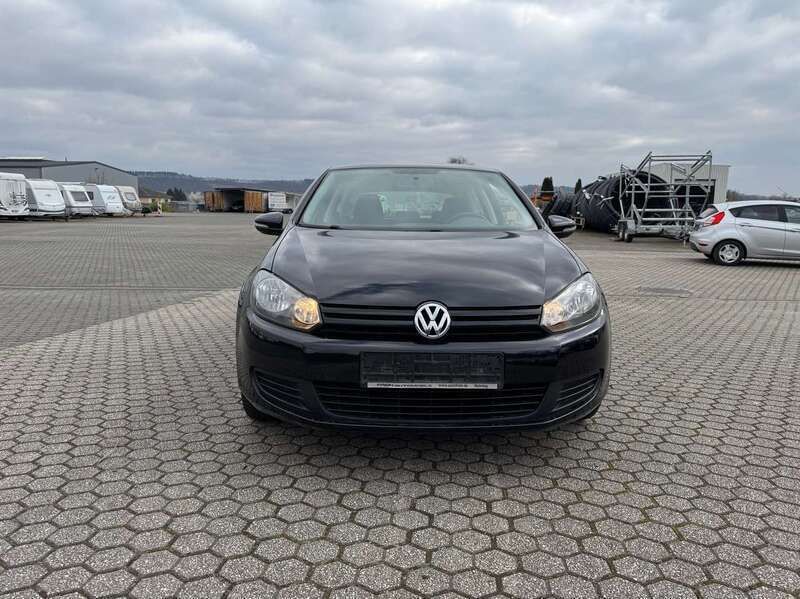 Deep black perleffekt Gebraucht 2009 VW Golf VI Trendline Kleinwagen | 3.999 € (Guter Preis) - Bild 1/4