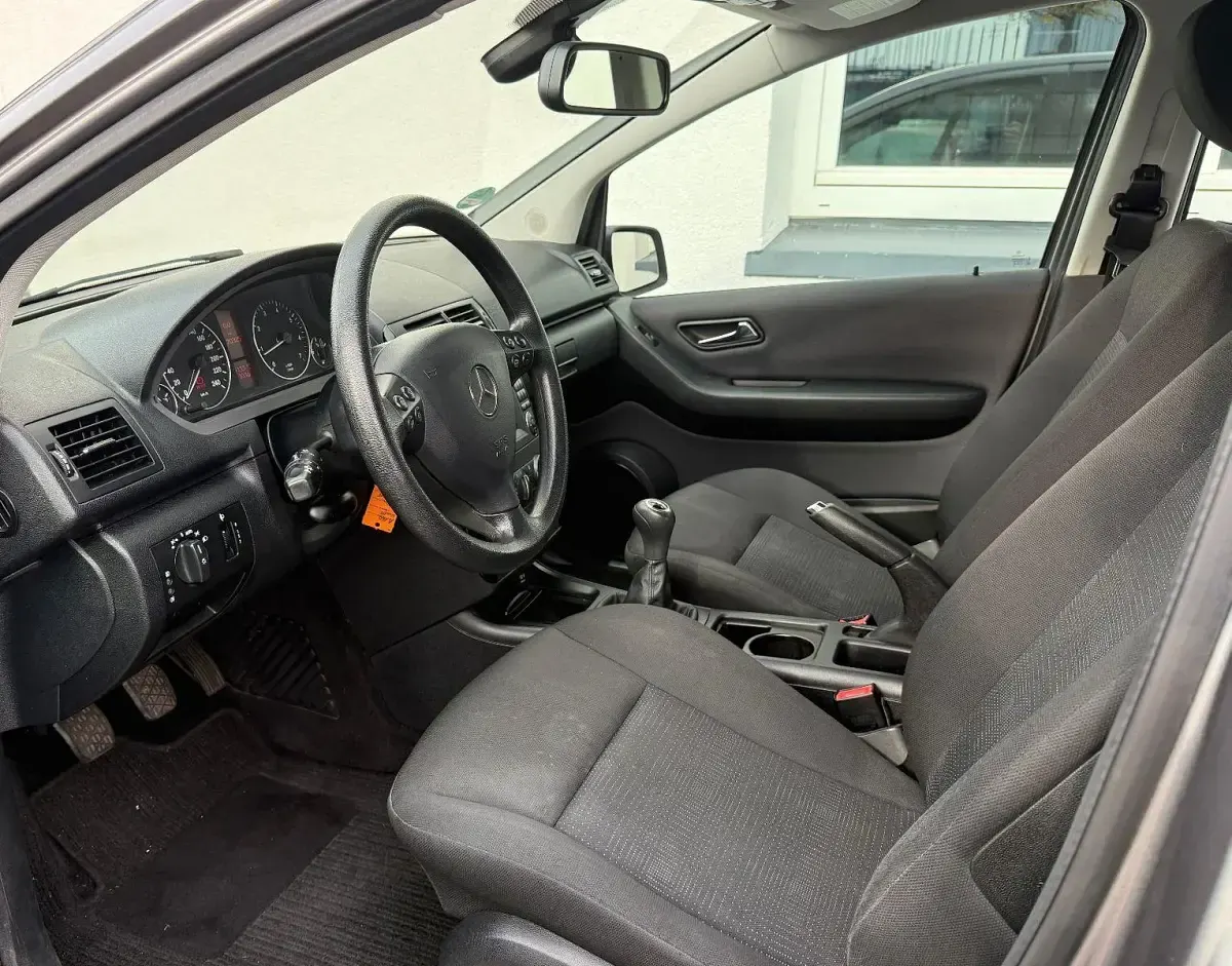 Gebraucht Mercedes A160 95 PS (69 kW) 2010 Grau Limousine